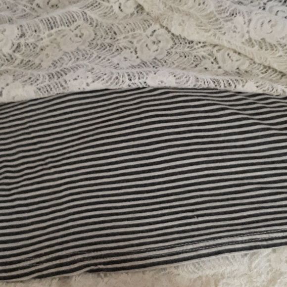 Monteau Los Angeles size SM lace dress - Picture 7 of 7